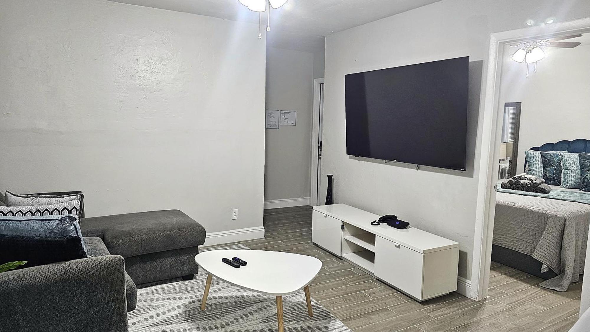 Big Tv Apartment 5 Miles From Hard Rock Casino Hollywood Zewnętrze zdjęcie